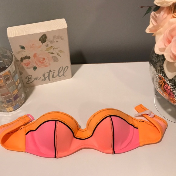 Victoria Secret swim top 32B - Picture 2 of 4